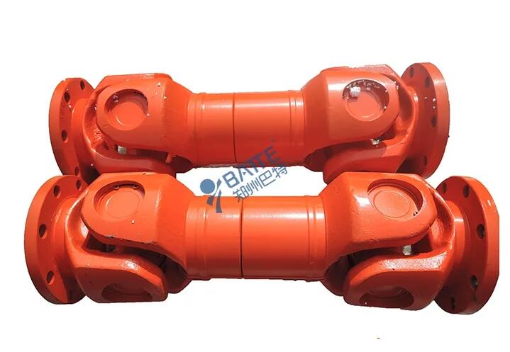 Cross universal joint of melt pump