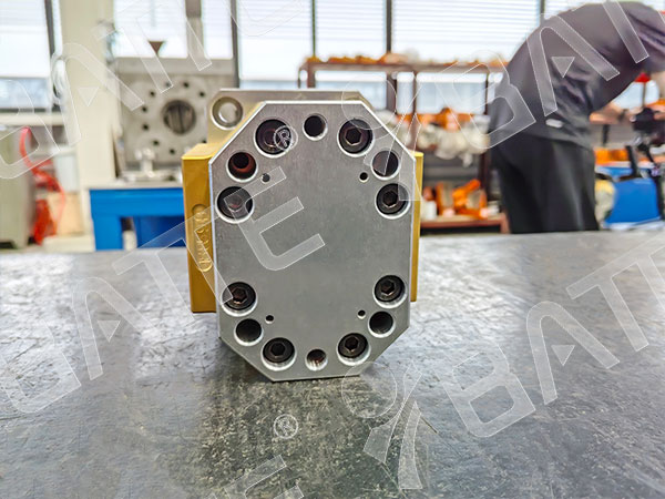 polymer melt metering pump