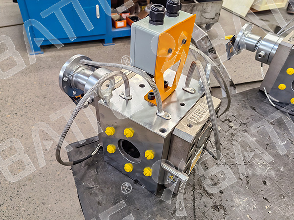 extruder melt pump