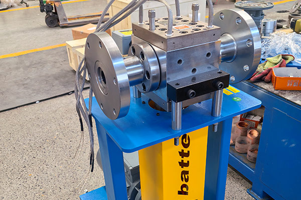 Laboratory plastic extrusion melt pump