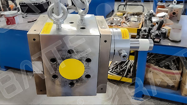 plastic drawing melt pump