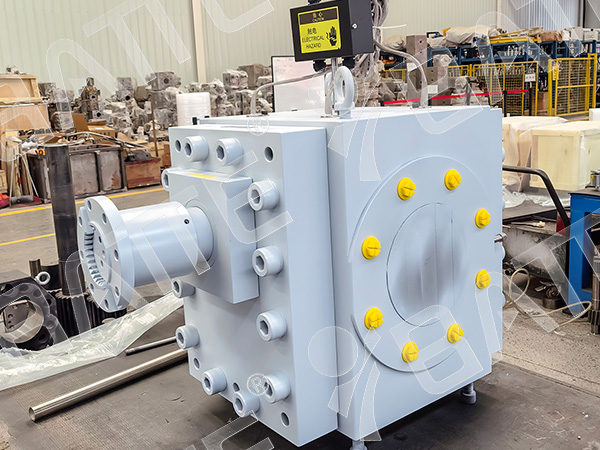 Polymer melt pump