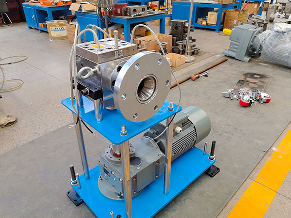 lab melt gear pump